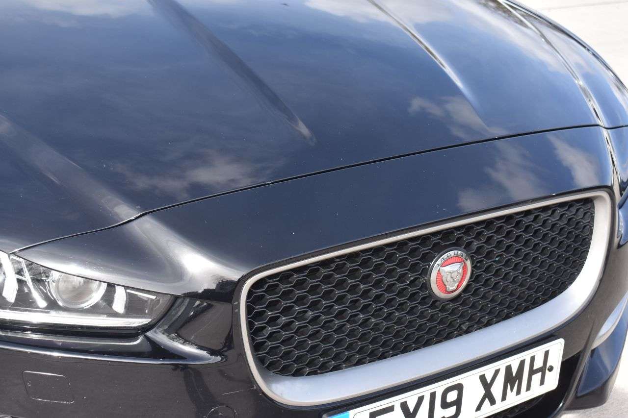 A 2019 JAGUAR XE 2.0d R-Sport Saloon 4dr Diesel Auto Euro 6 (s/s) (180 ps) ***128 AA CHECK** A 2019 JAGUAR XE 2.0d R-Sport Saloon 4dr Diesel Auto Euro 6 (s/s) (180 ps) ***128 AA CHECK**