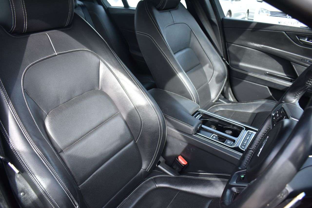 2019 JAGUAR XE 2019 JAGUAR XE