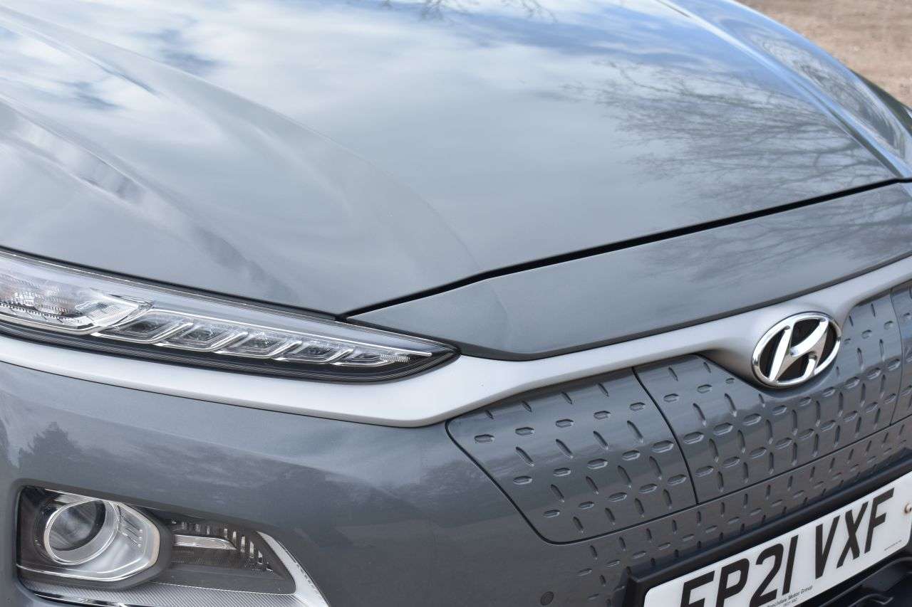 A 2021 HYUNDAI KONA 64kWh Premium SE SUV 5dr Electric Auto (7kW Charger) (204 ps) ***128 AA CHE A 2021 HYUNDAI KONA 64kWh Premium SE SUV 5dr Electric Auto (7kW Charger) (204 ps) ***128 AA CHE