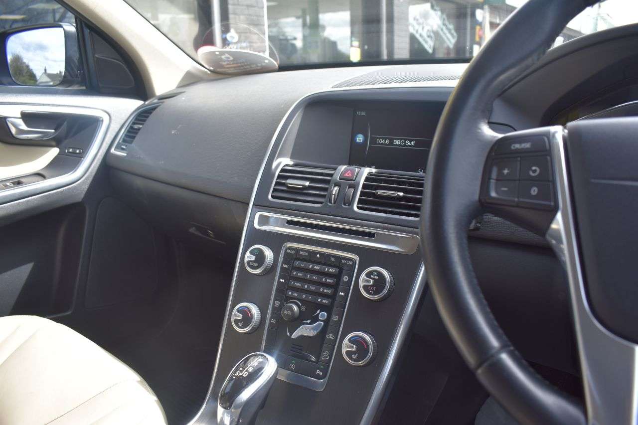 2015 VOLVO XC60 2015 VOLVO XC60