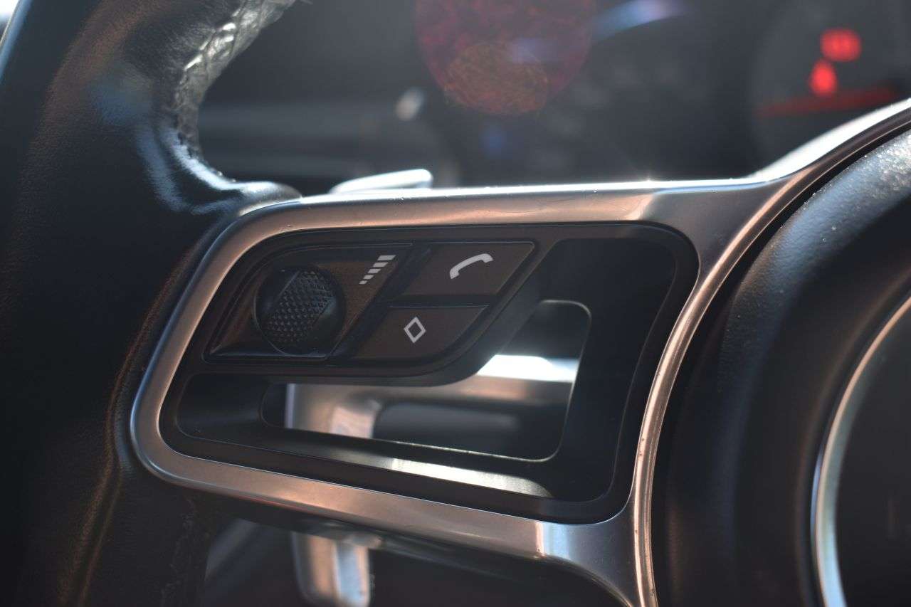 2016 PORSCHE MACAN 2016 PORSCHE MACAN