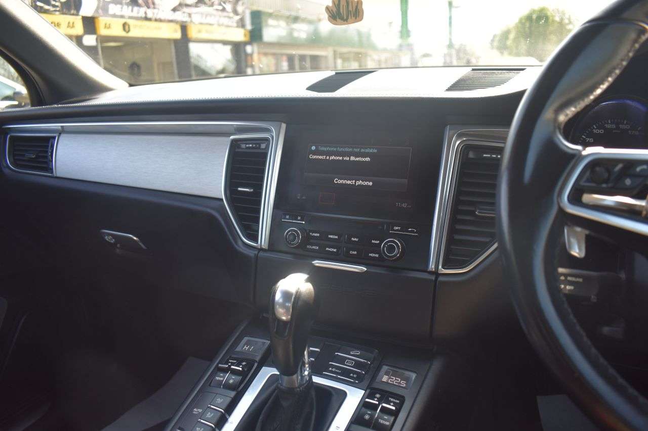 2016 PORSCHE MACAN 2016 PORSCHE MACAN