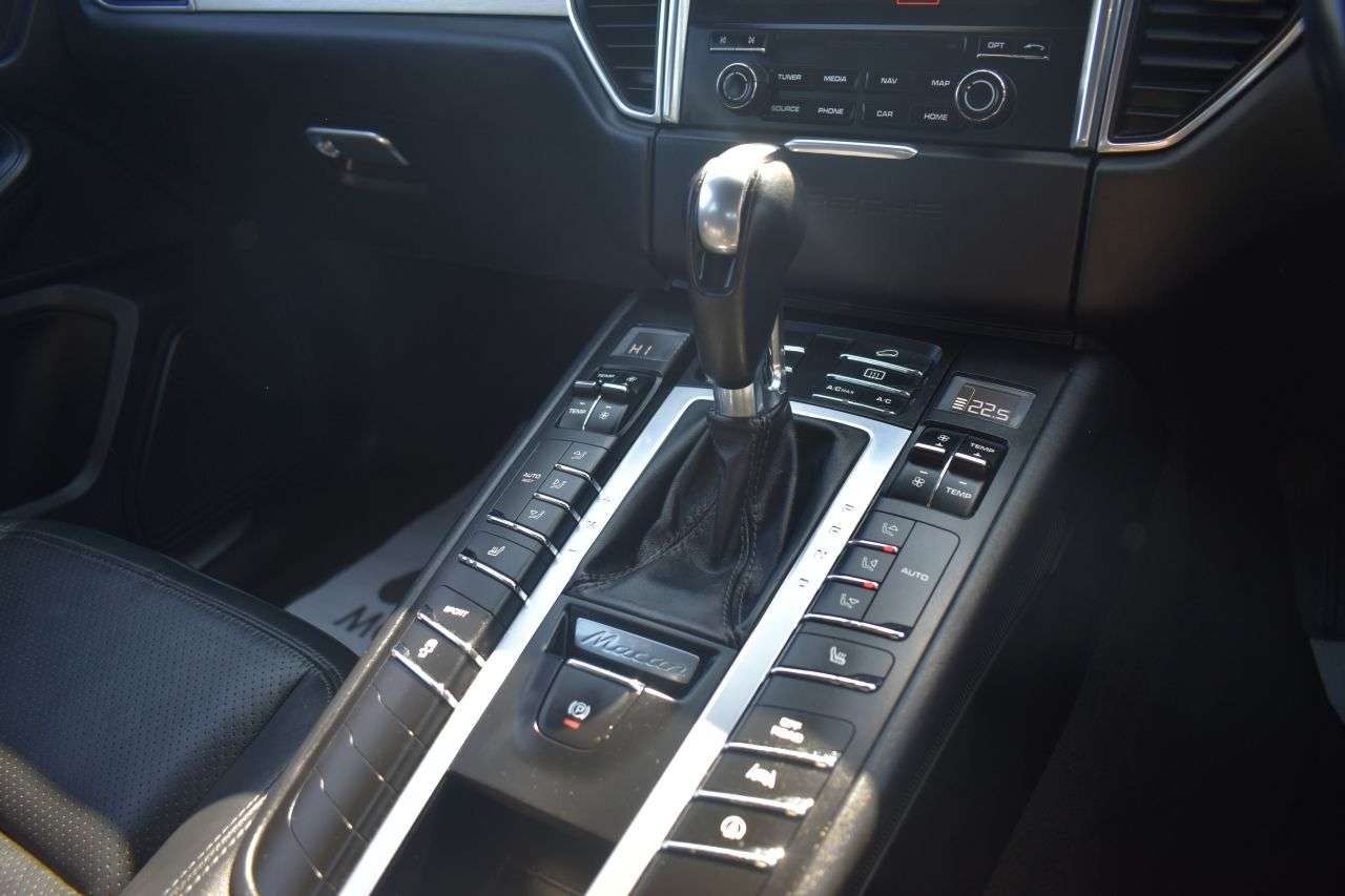 2016 PORSCHE MACAN 2016 PORSCHE MACAN