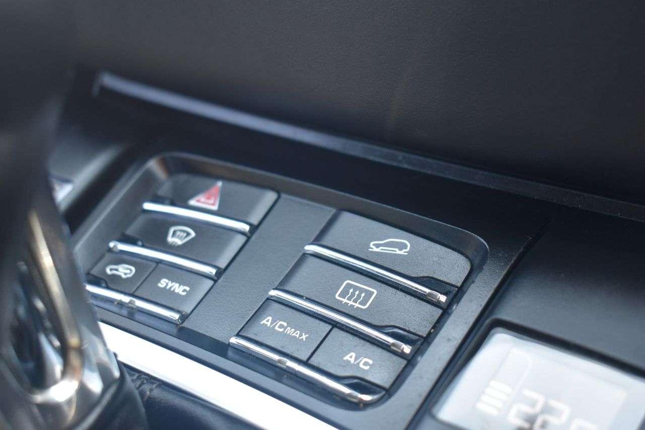 2016 PORSCHE MACAN 2016 PORSCHE MACAN