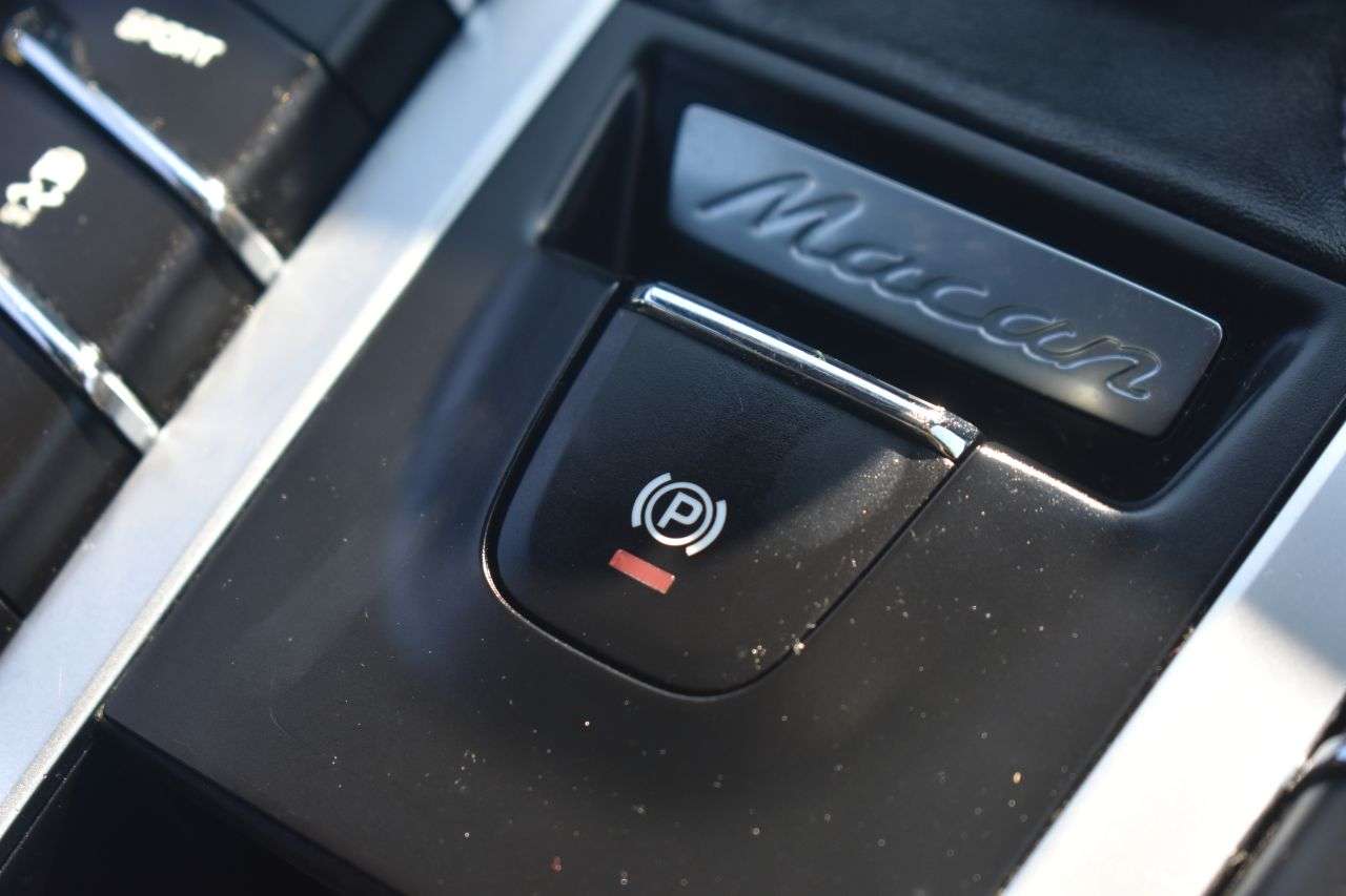 2016 PORSCHE MACAN 2016 PORSCHE MACAN