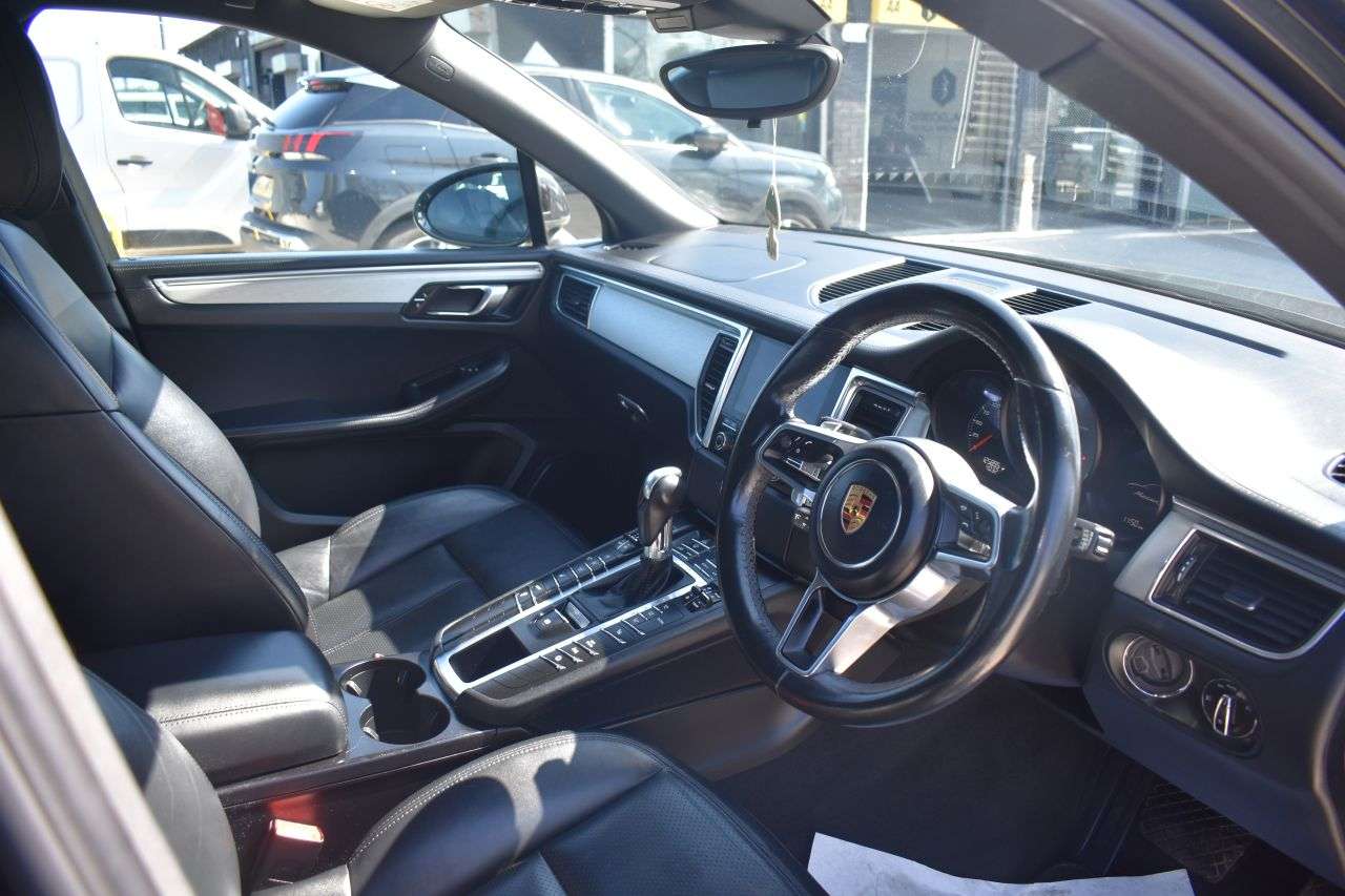 2016 PORSCHE MACAN 2016 PORSCHE MACAN
