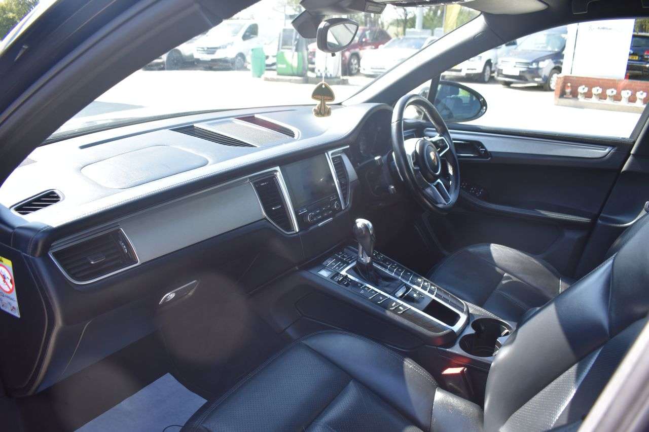 2016 PORSCHE MACAN 2016 PORSCHE MACAN