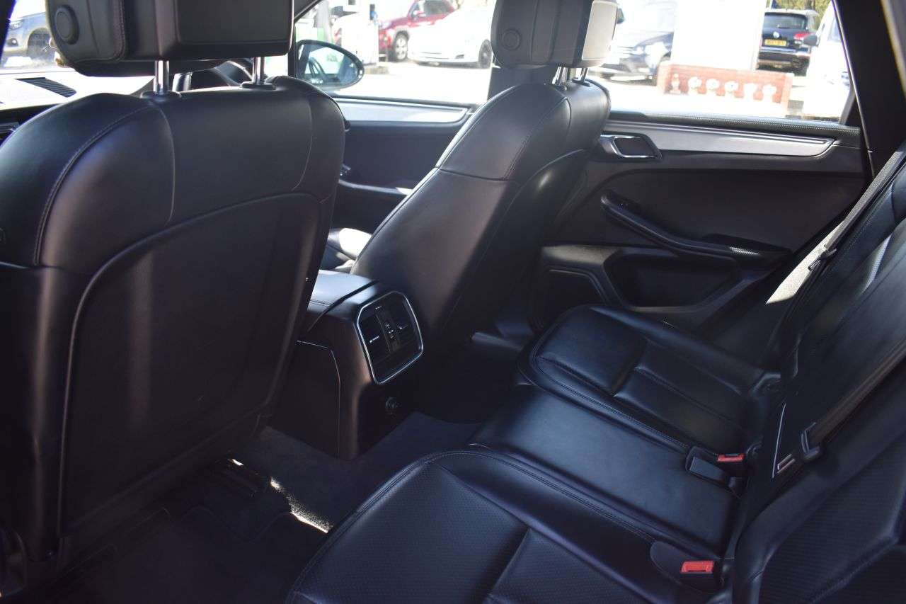 2016 PORSCHE MACAN 2016 PORSCHE MACAN