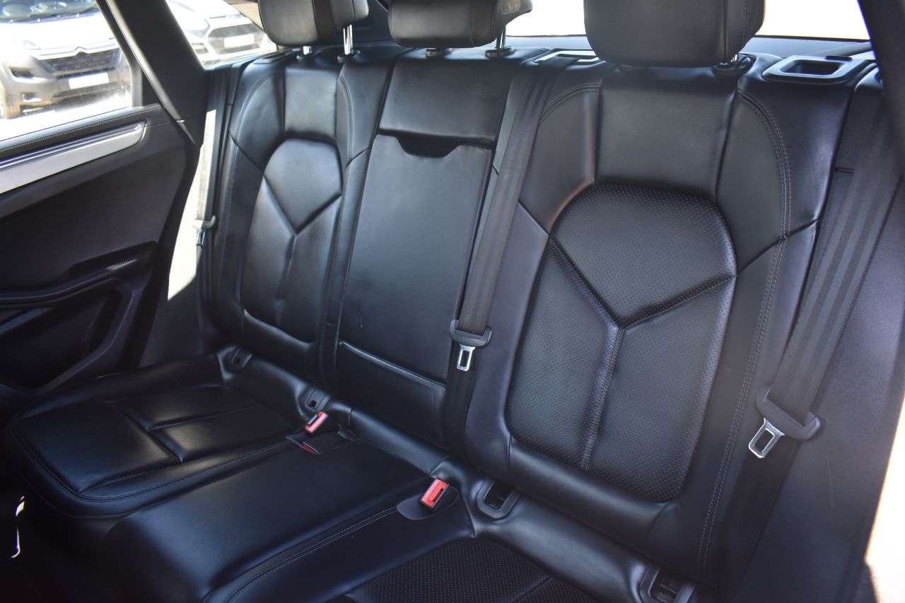 2016 PORSCHE MACAN 2016 PORSCHE MACAN