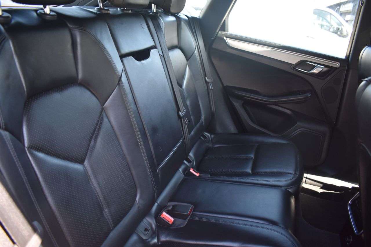 2016 PORSCHE MACAN 2016 PORSCHE MACAN