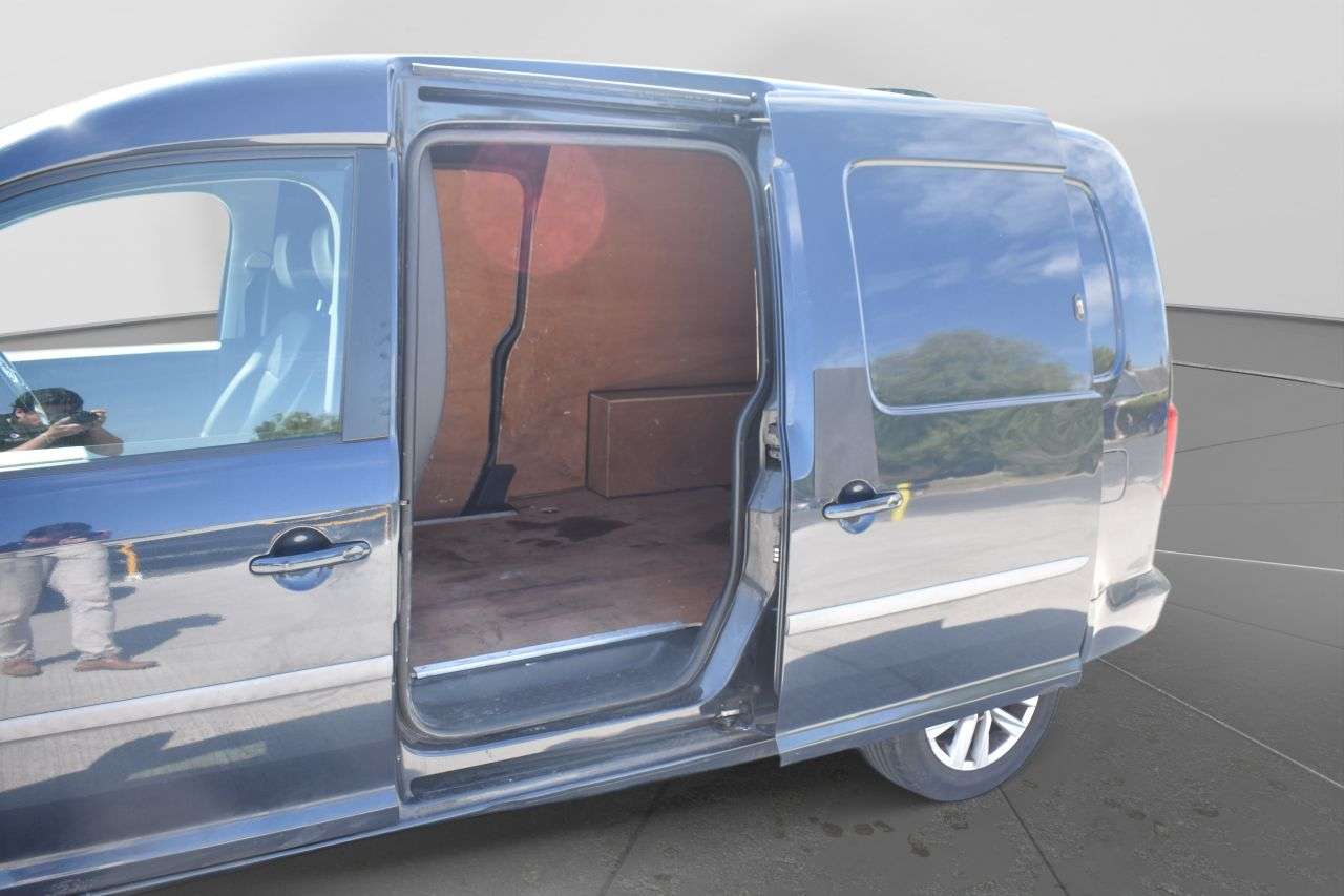 A 2019 VOLKSWAGEN CADDY MAXI 2.0 TDI C20 Highline Panel Van 6dr Diesel DSG LWB Euro 6 (s/s) (102 ps) *** A 2019 VOLKSWAGEN CADDY MAXI 2.0 TDI C20 Highline Panel Van 6dr Diesel DSG LWB Euro 6 (s/s) (102 ps) ***