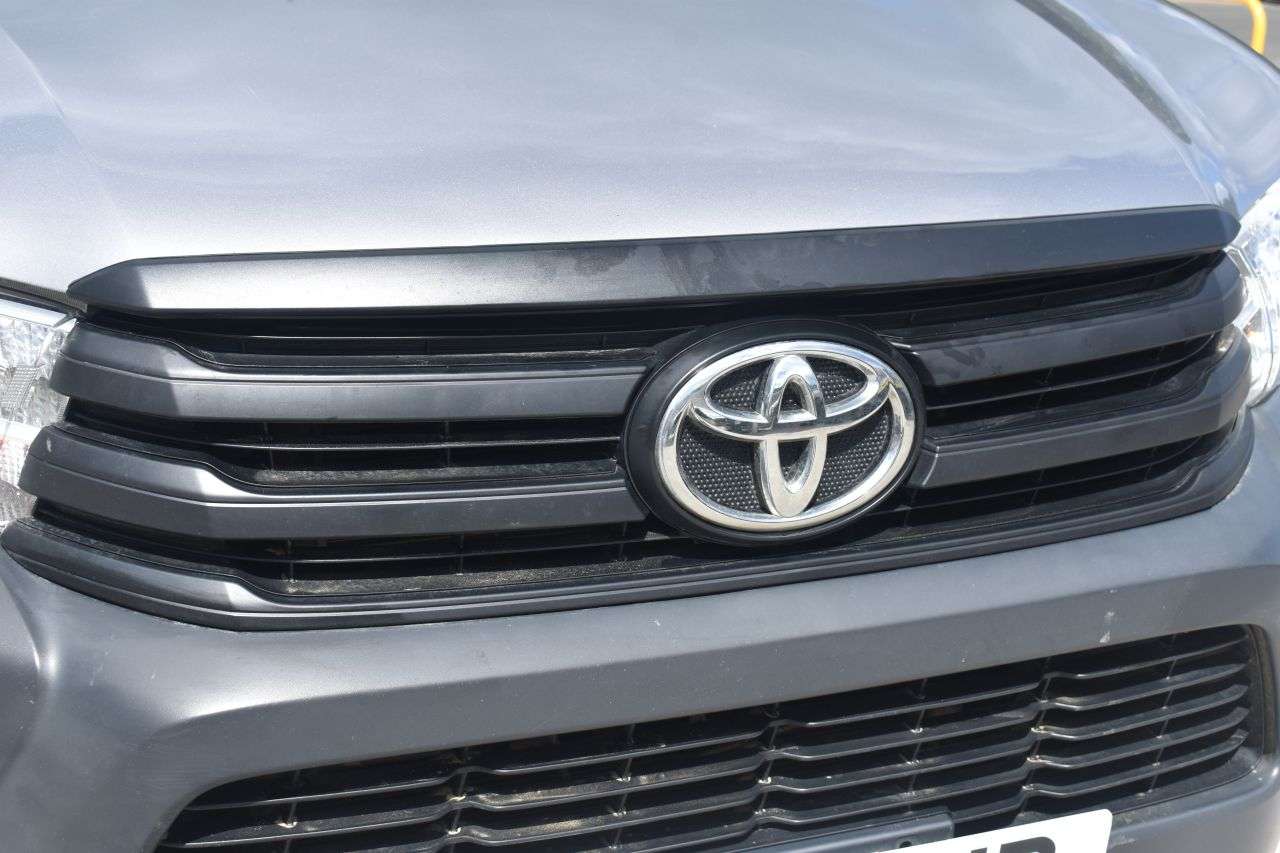 A 2019 TOYOTA HI-LUX 2.4 D-4D Active Pickup Extended Cab 4dr Diesel Manual 4WD Euro 6 (3.5t) (15 A 2019 TOYOTA HI-LUX 2.4 D-4D Active Pickup Extended Cab 4dr Diesel Manual 4WD Euro 6 (3.5t) (15