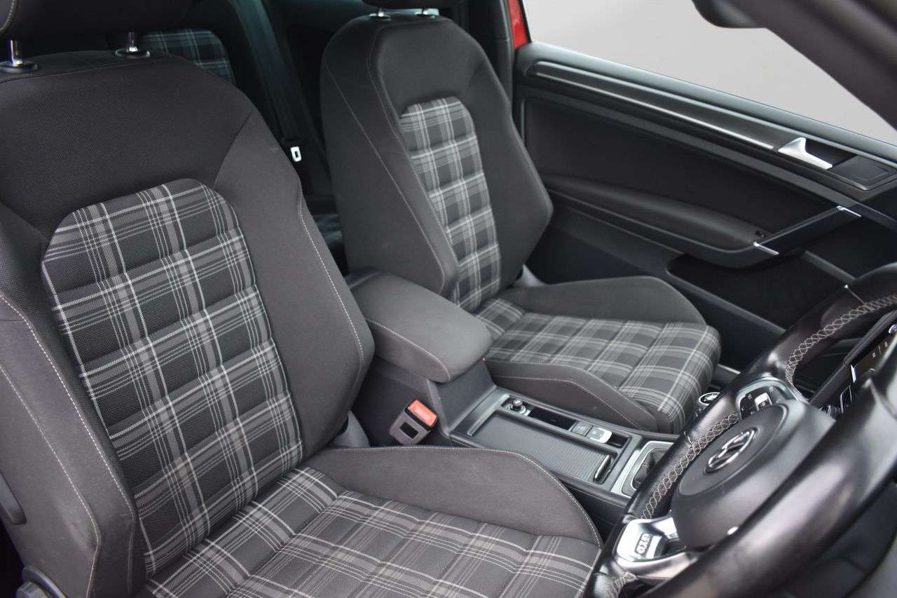 2017 VOLKSWAGEN GOLF 2017 VOLKSWAGEN GOLF