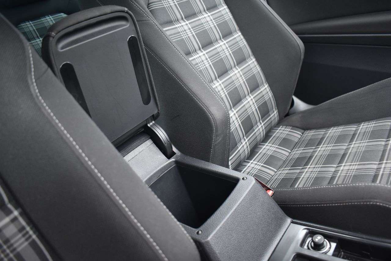 2017 VOLKSWAGEN GOLF 2017 VOLKSWAGEN GOLF