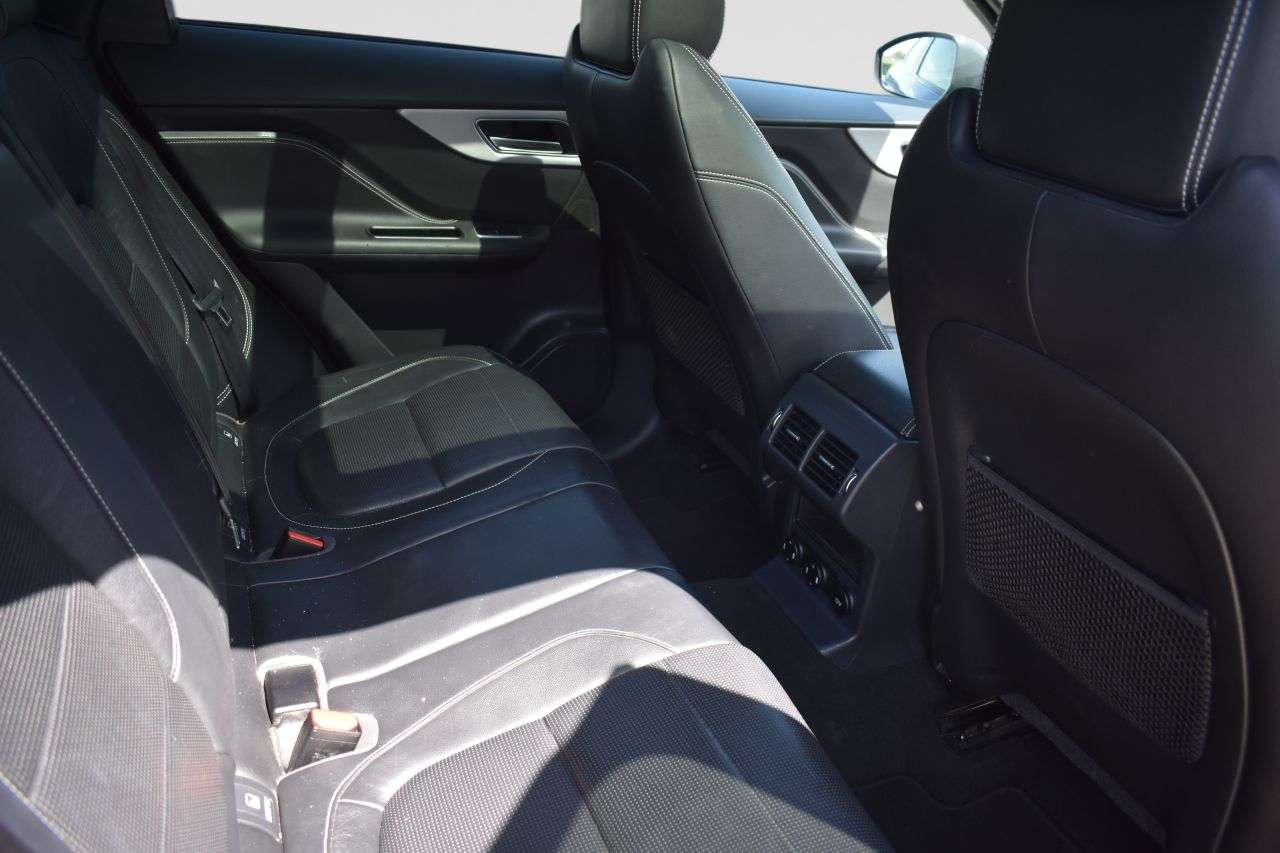 2017 JAGUAR F-PACE 2017 JAGUAR F-PACE