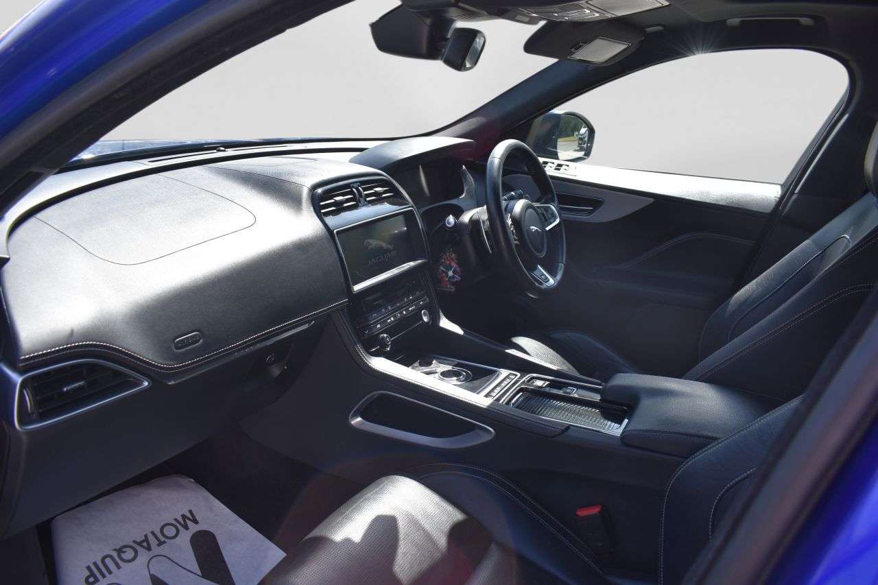 2017 JAGUAR F-PACE 2017 JAGUAR F-PACE