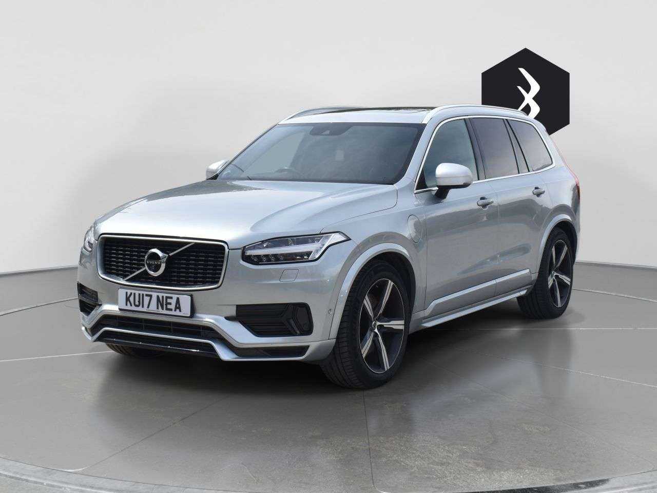A 2017 VOLVO XC90 2.0h T8 Twin Engine 10.4kWh R-Design Pro SUV 5dr Petrol Plug-in Hybrid Auto A 2017 VOLVO XC90 2.0h T8 Twin Engine 10.4kWh R-Design Pro SUV 5dr Petrol Plug-in Hybrid Auto