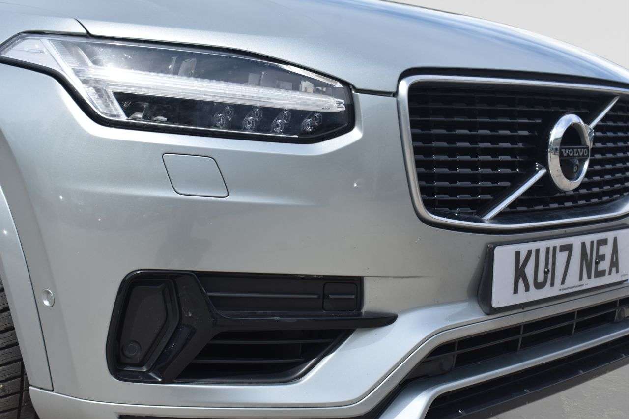A 2017 VOLVO XC90 2.0h T8 Twin Engine 10.4kWh R-Design Pro SUV 5dr Petrol Plug-in Hybrid Auto A 2017 VOLVO XC90 2.0h T8 Twin Engine 10.4kWh R-Design Pro SUV 5dr Petrol Plug-in Hybrid Auto