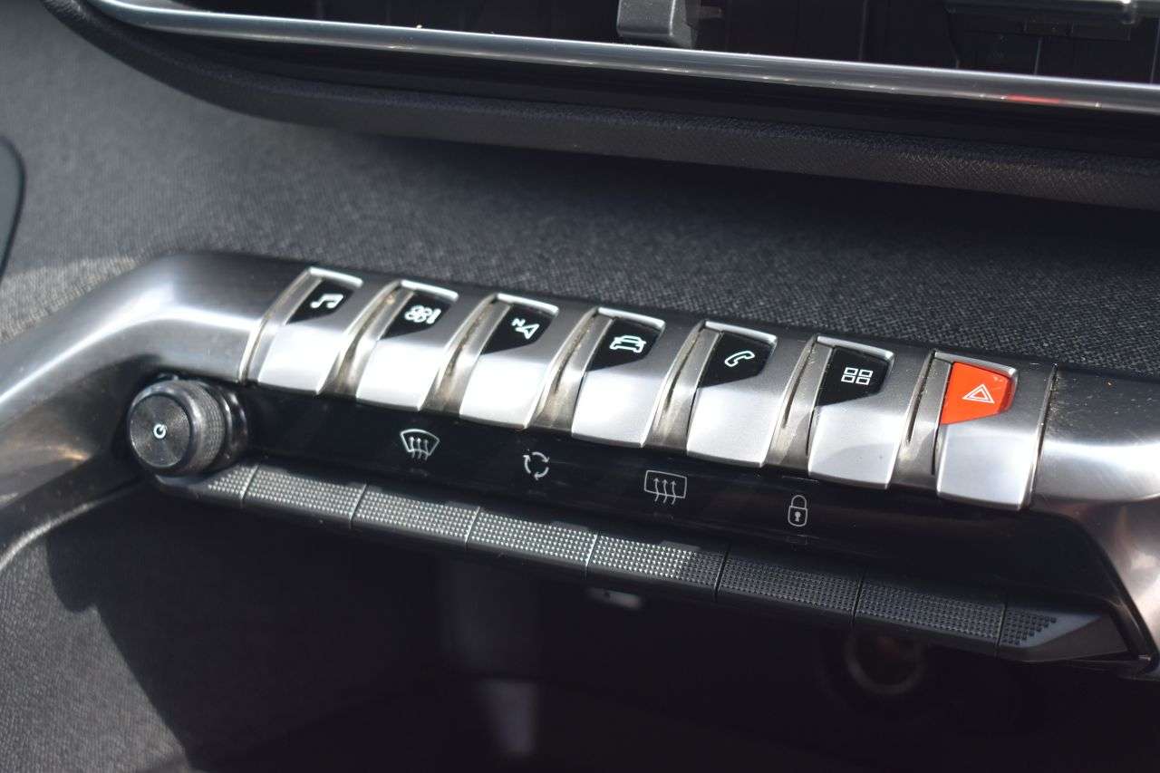 2021 PEUGEOT 3008 2021 PEUGEOT 3008