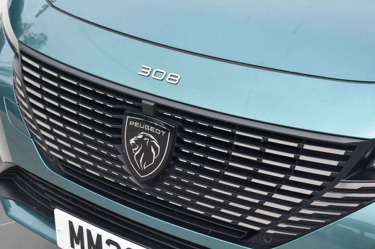 A 2022 PEUGEOT 308 SW 1.5 BlueHDi Allure Premium Estate 5dr Diesel EAT Euro 6 (s/s) (130 ps) ***1 A 2022 PEUGEOT 308 SW 1.5 BlueHDi Allure Premium Estate 5dr Diesel EAT Euro 6 (s/s) (130 ps) ***1