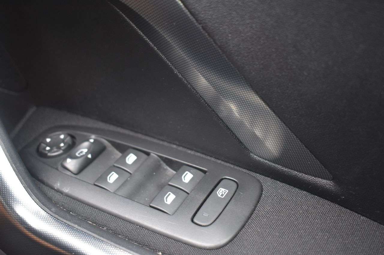2018 PEUGEOT 2008 2018 PEUGEOT 2008