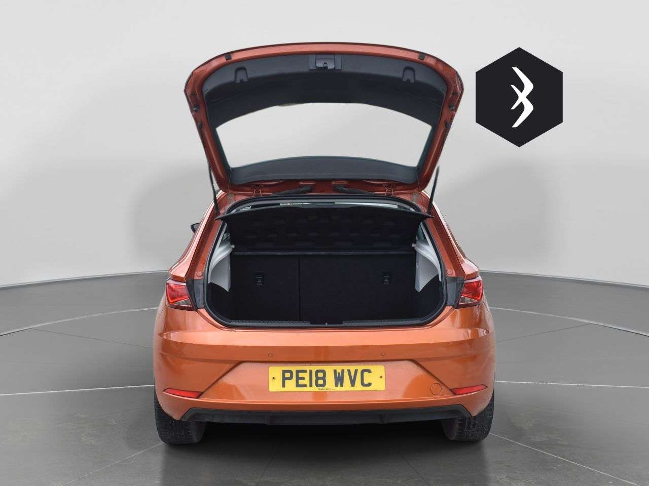 A 2018 SEAT LEON 1.6 TDI SE Dynamic Technology Hatchback 5dr Diesel DSG Euro 6 (s/s) (115 ps A 2018 SEAT LEON 1.6 TDI SE Dynamic Technology Hatchback 5dr Diesel DSG Euro 6 (s/s) (115 ps