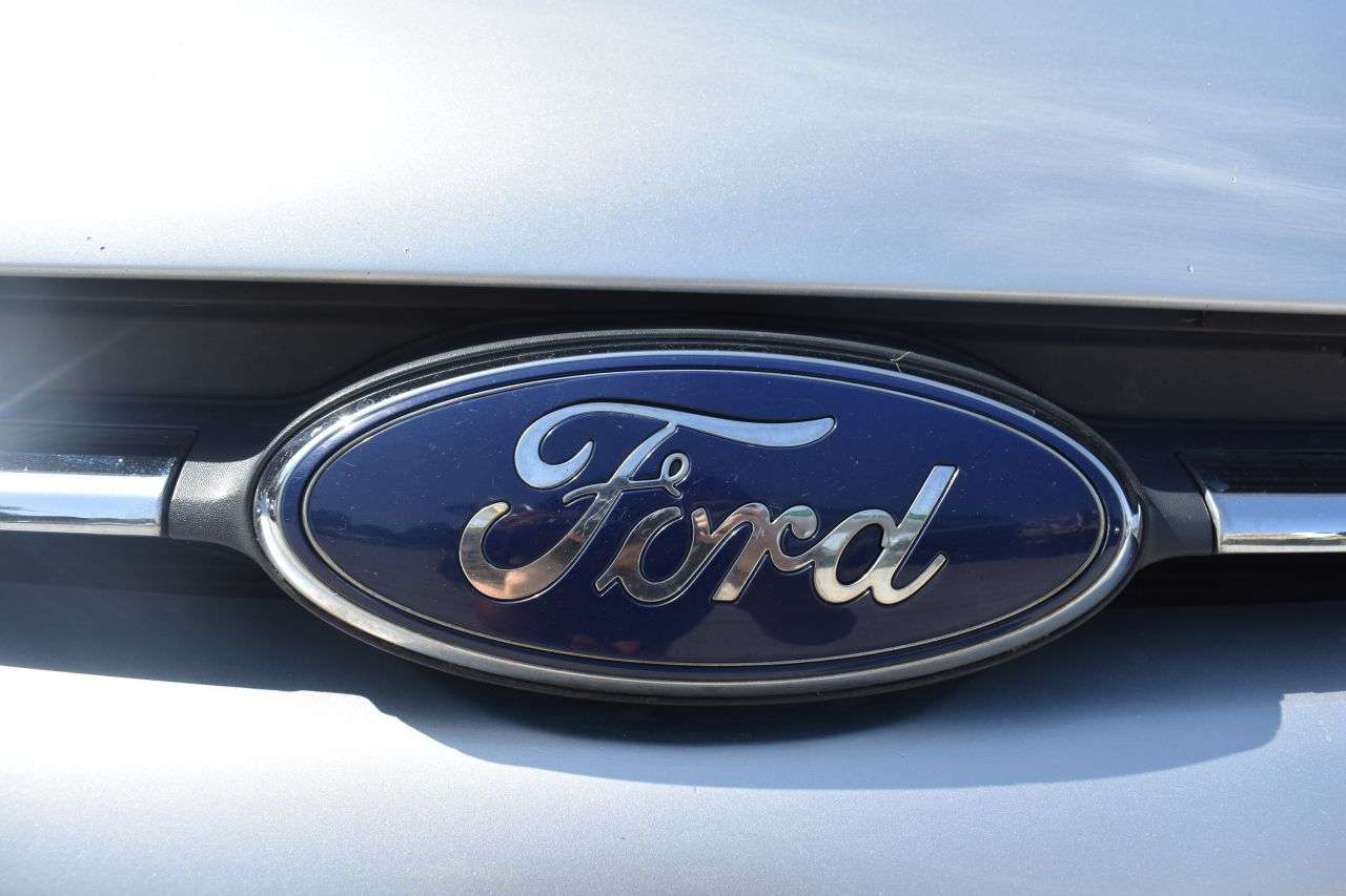 A 2014 FORD TRANSIT CUSTOM 2.2 TDCi 290 Trend Combi Van 5dr Diesel Manual L2 H1 (191 g/km, 98 bhp) *** A 2014 FORD TRANSIT CUSTOM 2.2 TDCi 290 Trend Combi Van 5dr Diesel Manual L2 H1 (191 g/km, 98 bhp) ***