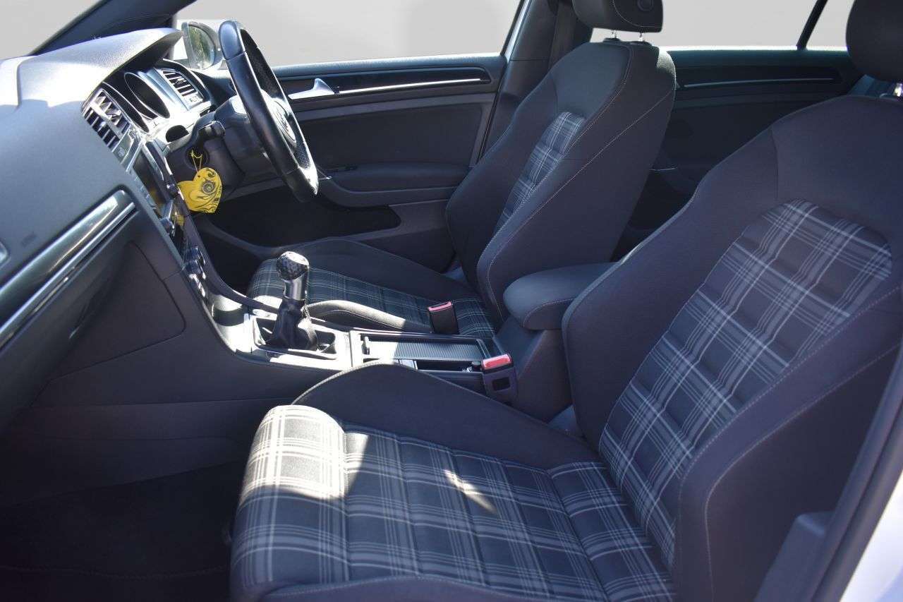 2017 VOLKSWAGEN GOLF 2017 VOLKSWAGEN GOLF