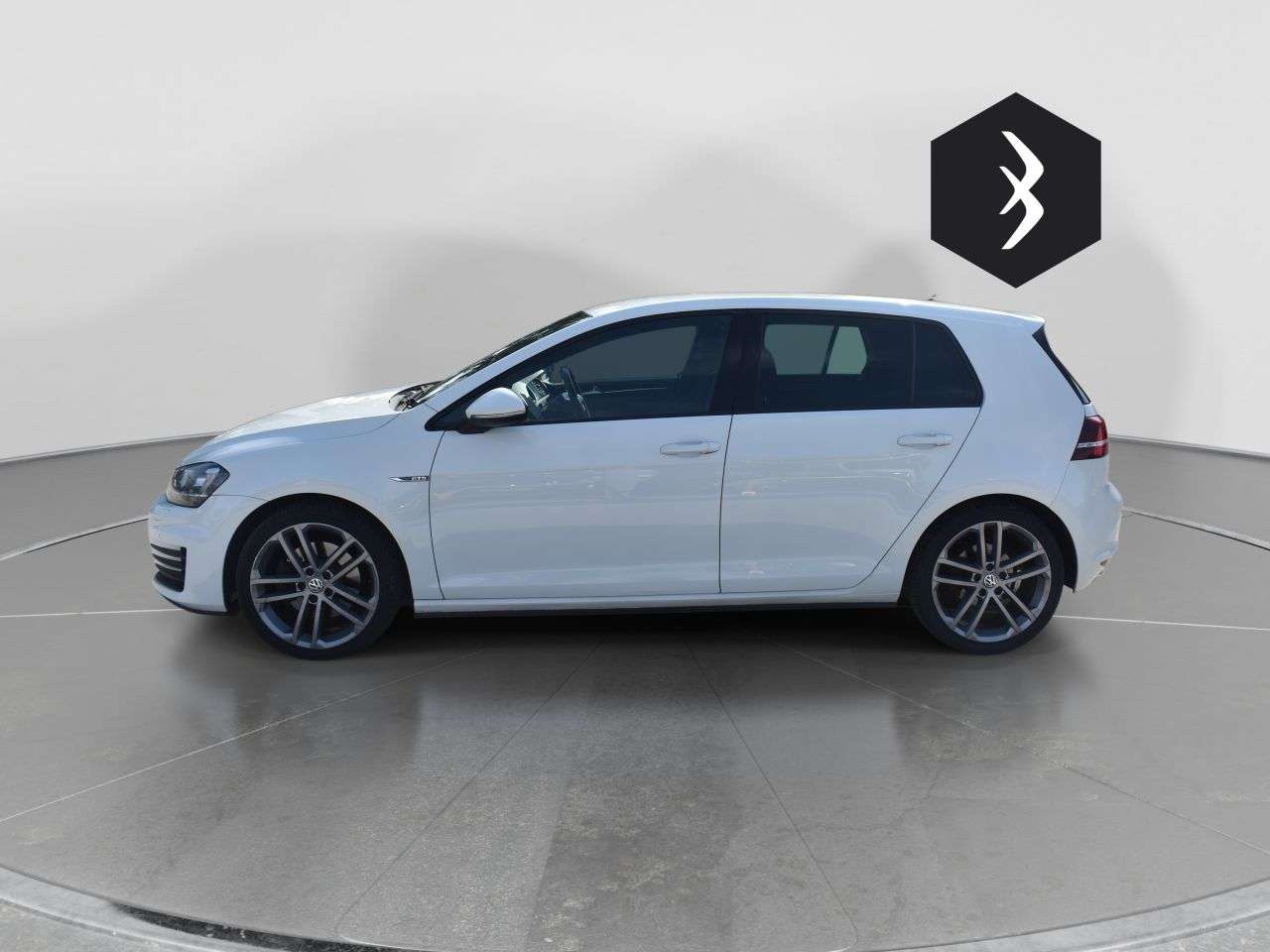 A 2017 VOLKSWAGEN GOLF 2.0 TDI BlueMotion Tech GTD Hatchback 5dr Diesel Manual Euro 6 (s/s) (184 p A 2017 VOLKSWAGEN GOLF 2.0 TDI BlueMotion Tech GTD Hatchback 5dr Diesel Manual Euro 6 (s/s) (184 p