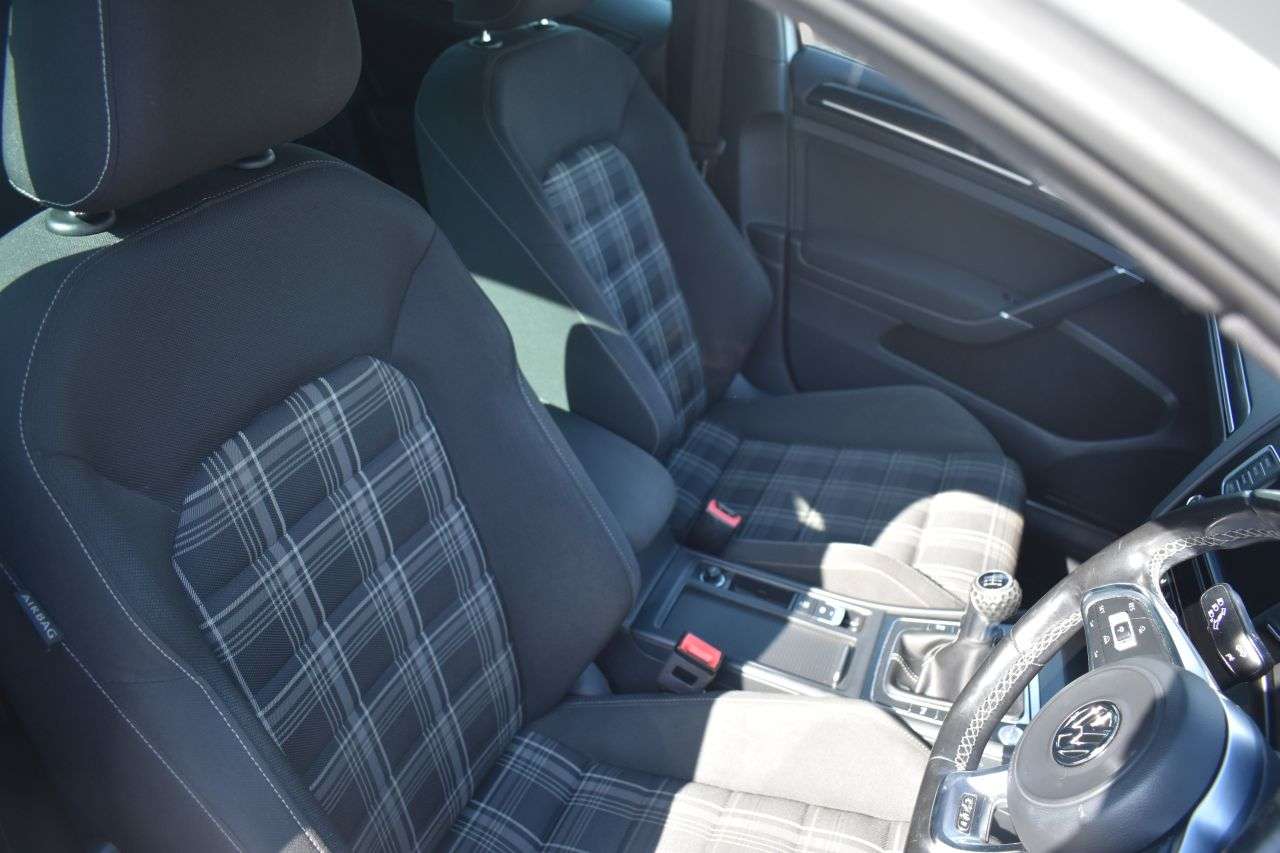 2017 VOLKSWAGEN GOLF 2017 VOLKSWAGEN GOLF