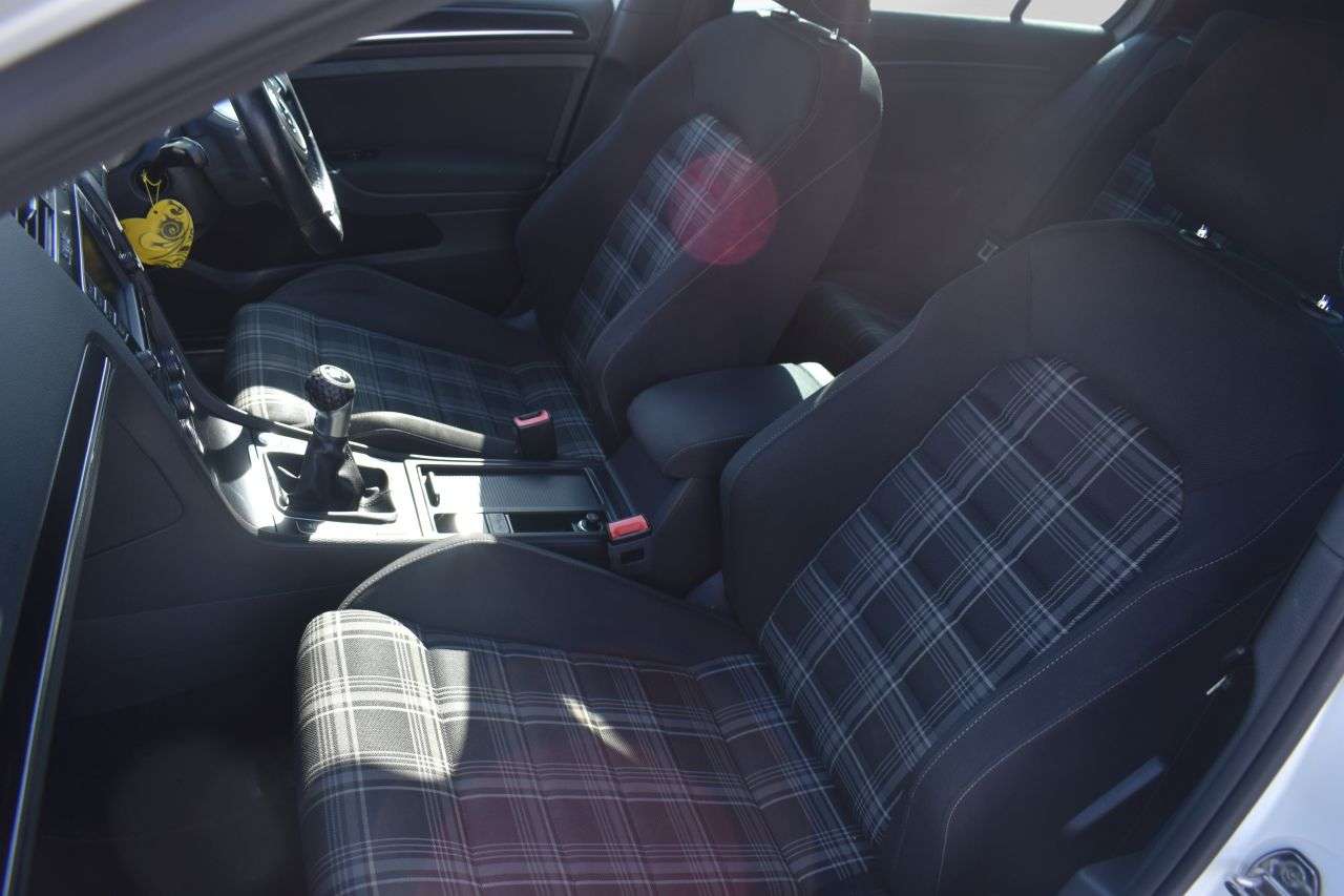 2017 VOLKSWAGEN GOLF 2017 VOLKSWAGEN GOLF