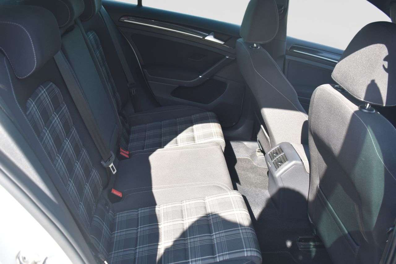 2017 VOLKSWAGEN GOLF 2017 VOLKSWAGEN GOLF