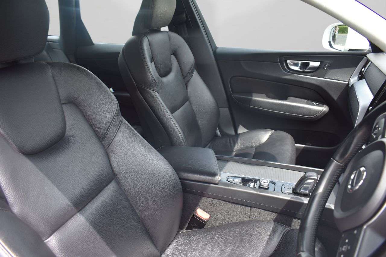 2021 VOLVO XC60 2021 VOLVO XC60