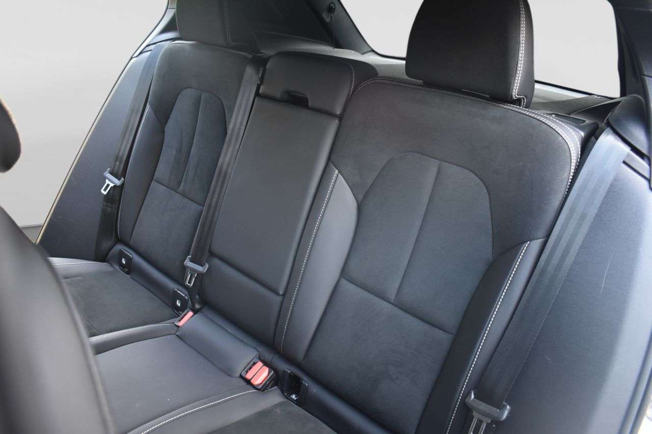 2023 VOLVO XC40 2023 VOLVO XC40
