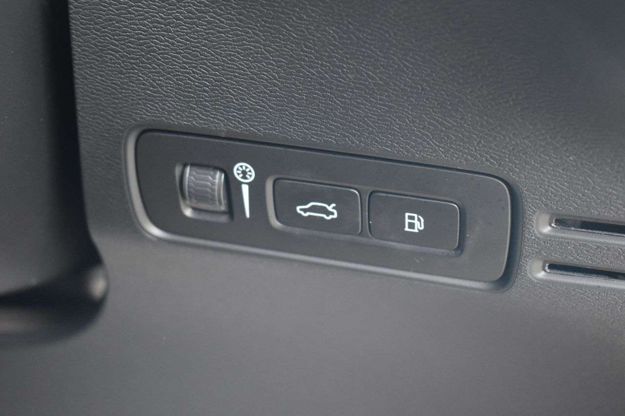 2023 VOLVO XC40 2023 VOLVO XC40