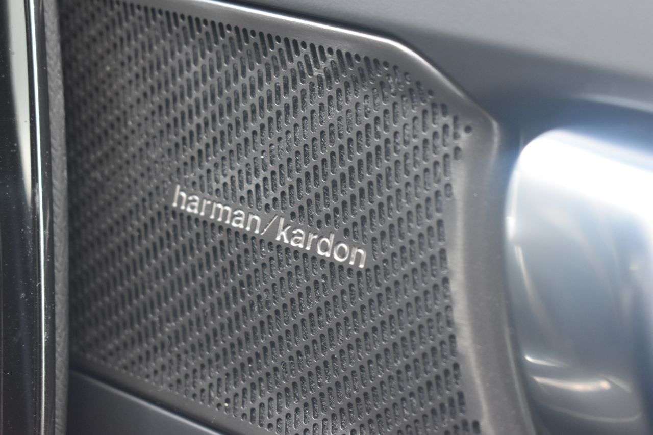 2023 VOLVO XC40 2023 VOLVO XC40