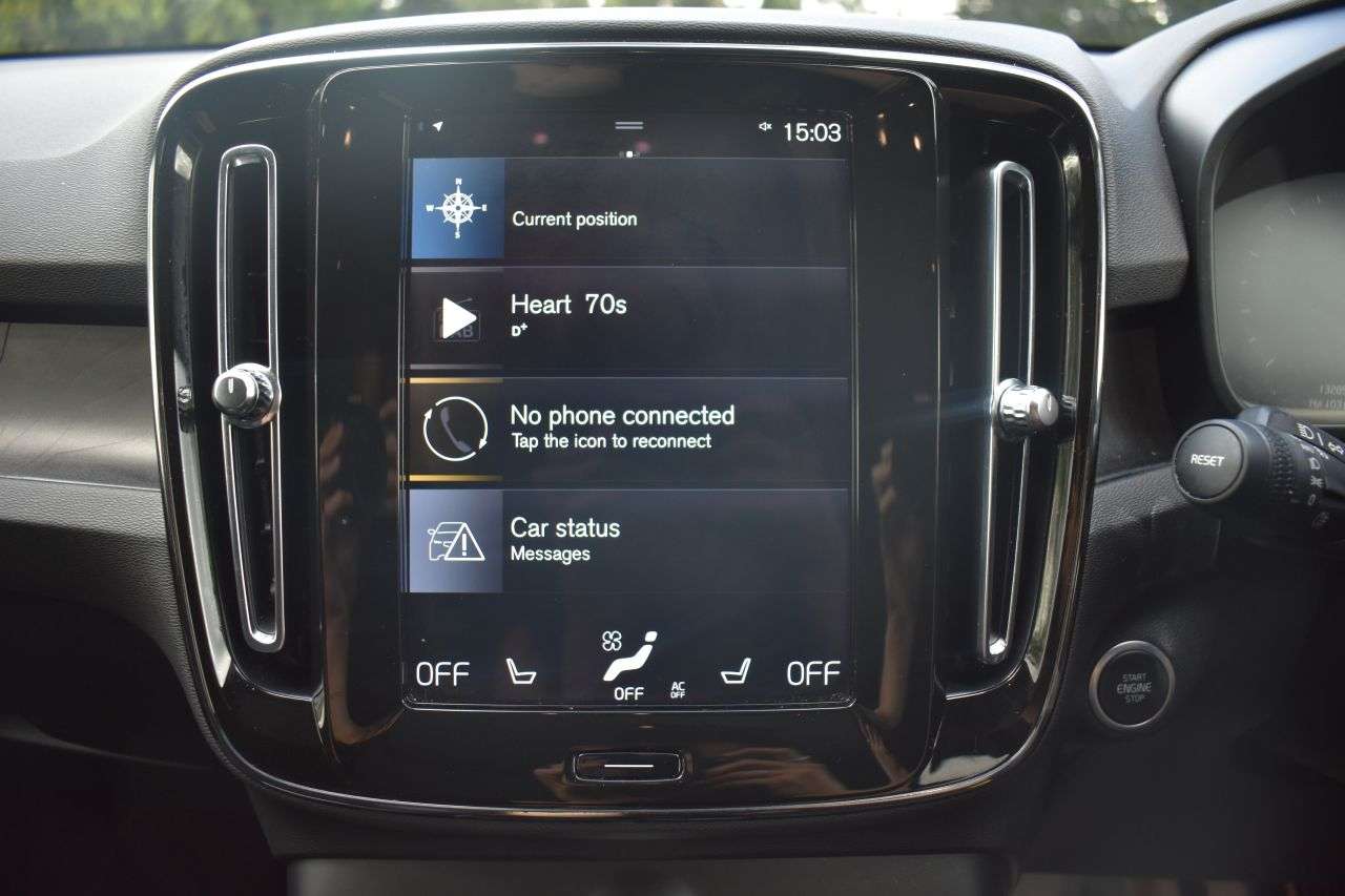 2023 VOLVO XC40 2023 VOLVO XC40
