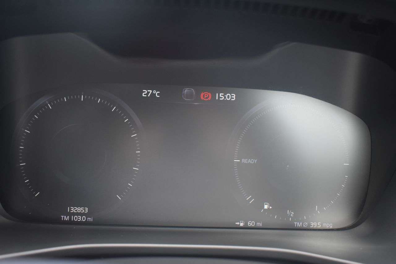 2023 VOLVO XC40 2023 VOLVO XC40