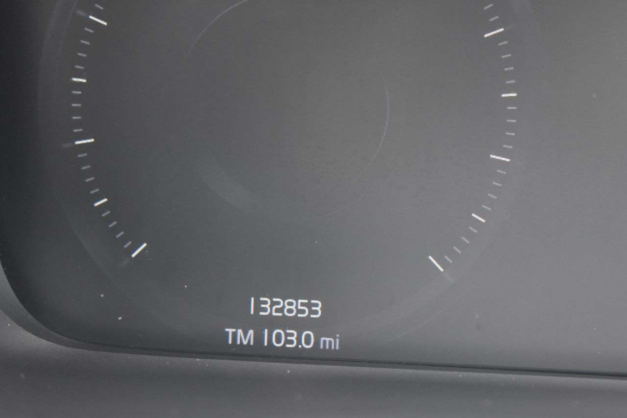 2023 VOLVO XC40 2023 VOLVO XC40