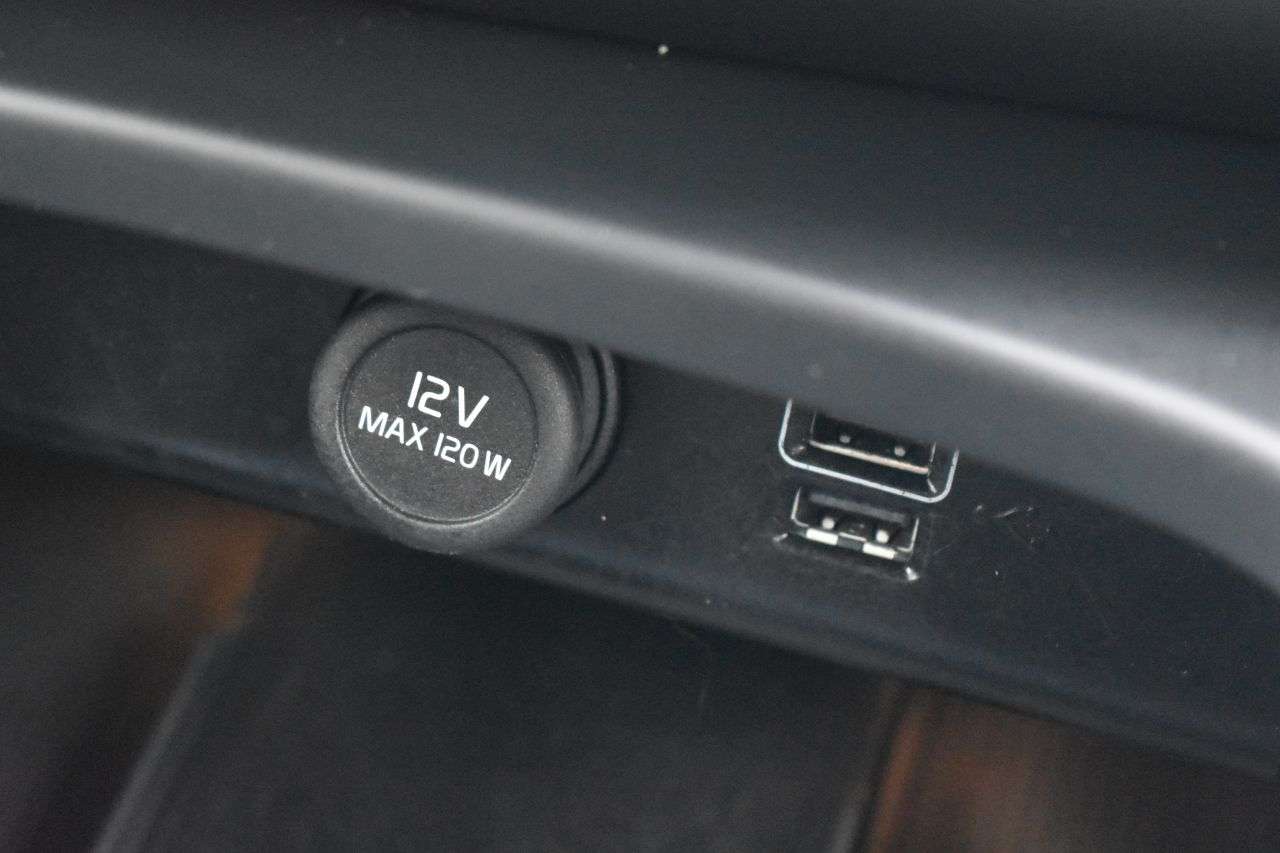 2023 VOLVO XC40 2023 VOLVO XC40