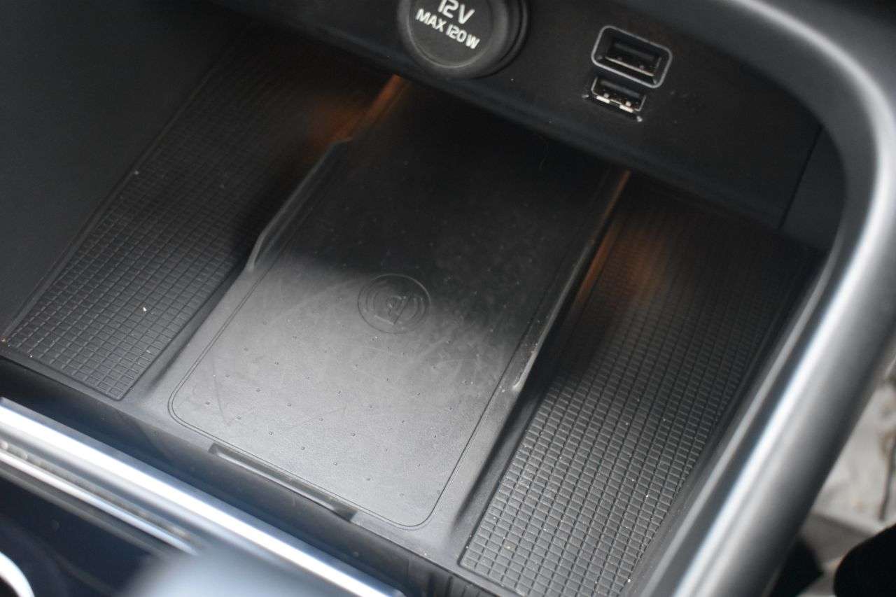 2023 VOLVO XC40 2023 VOLVO XC40