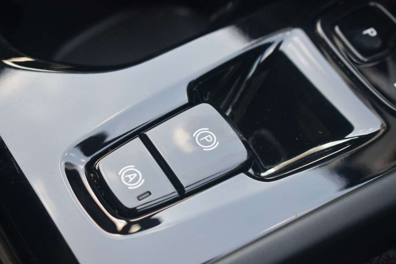 2023 VOLVO XC40 2023 VOLVO XC40