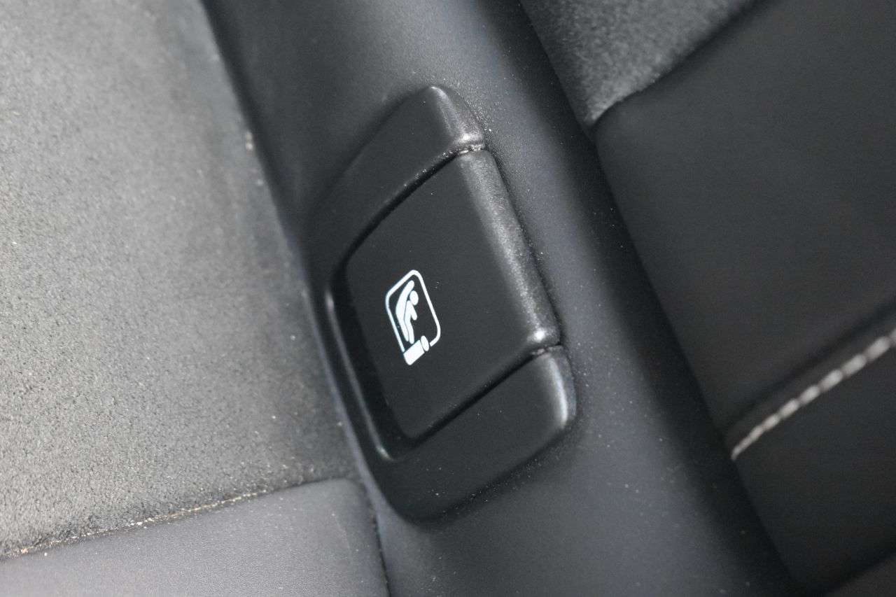2023 VOLVO XC40 2023 VOLVO XC40