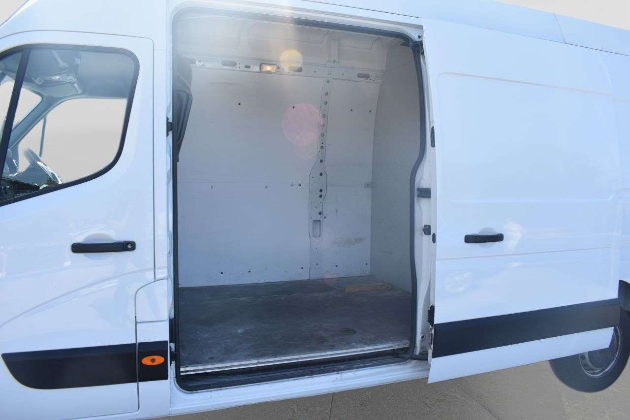 A 2021 RENAULT MASTER 2.3 dCi ENERGY 35 Business Panel Van 4dr Diesel Manual FWD LWB High Roof Eu A 2021 RENAULT MASTER 2.3 dCi ENERGY 35 Business Panel Van 4dr Diesel Manual FWD LWB High Roof Eu