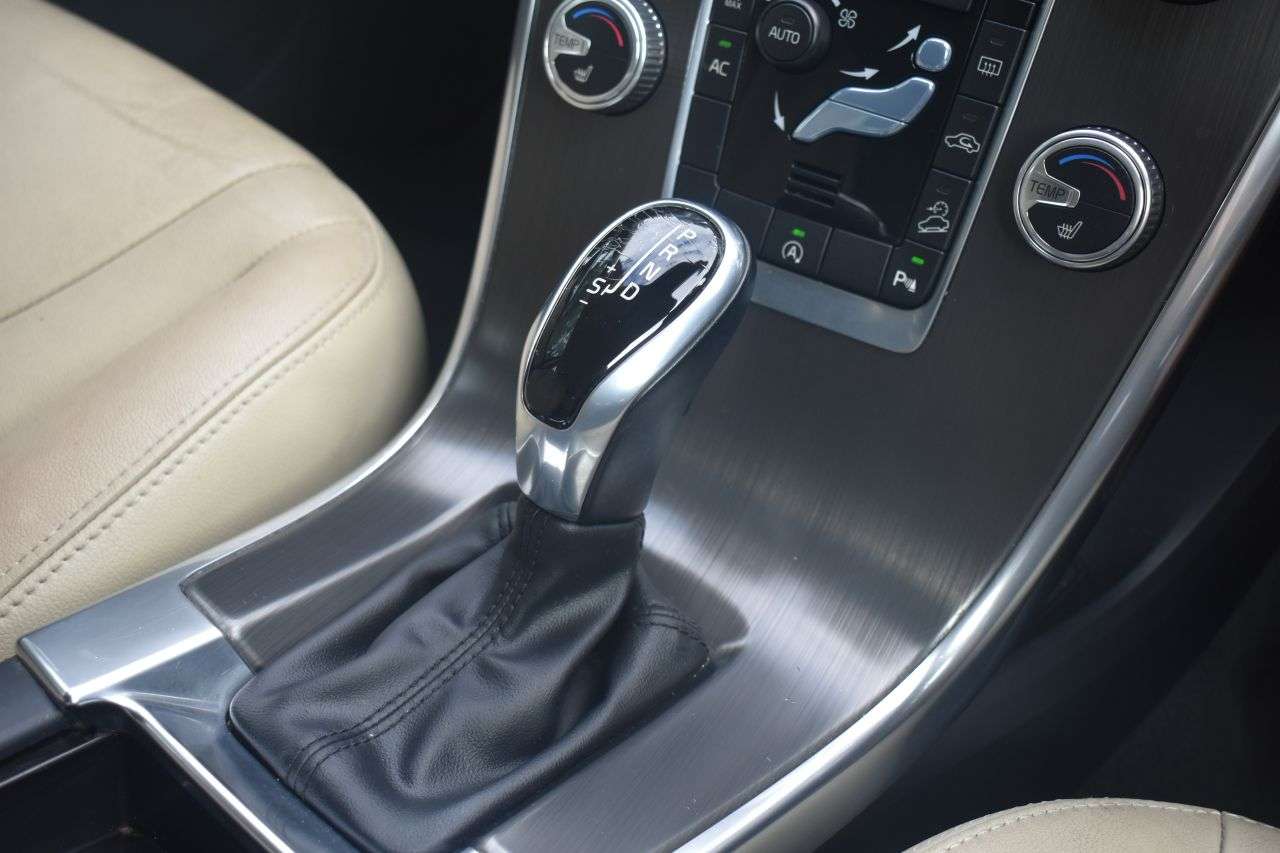 2015 VOLVO XC60 2015 VOLVO XC60