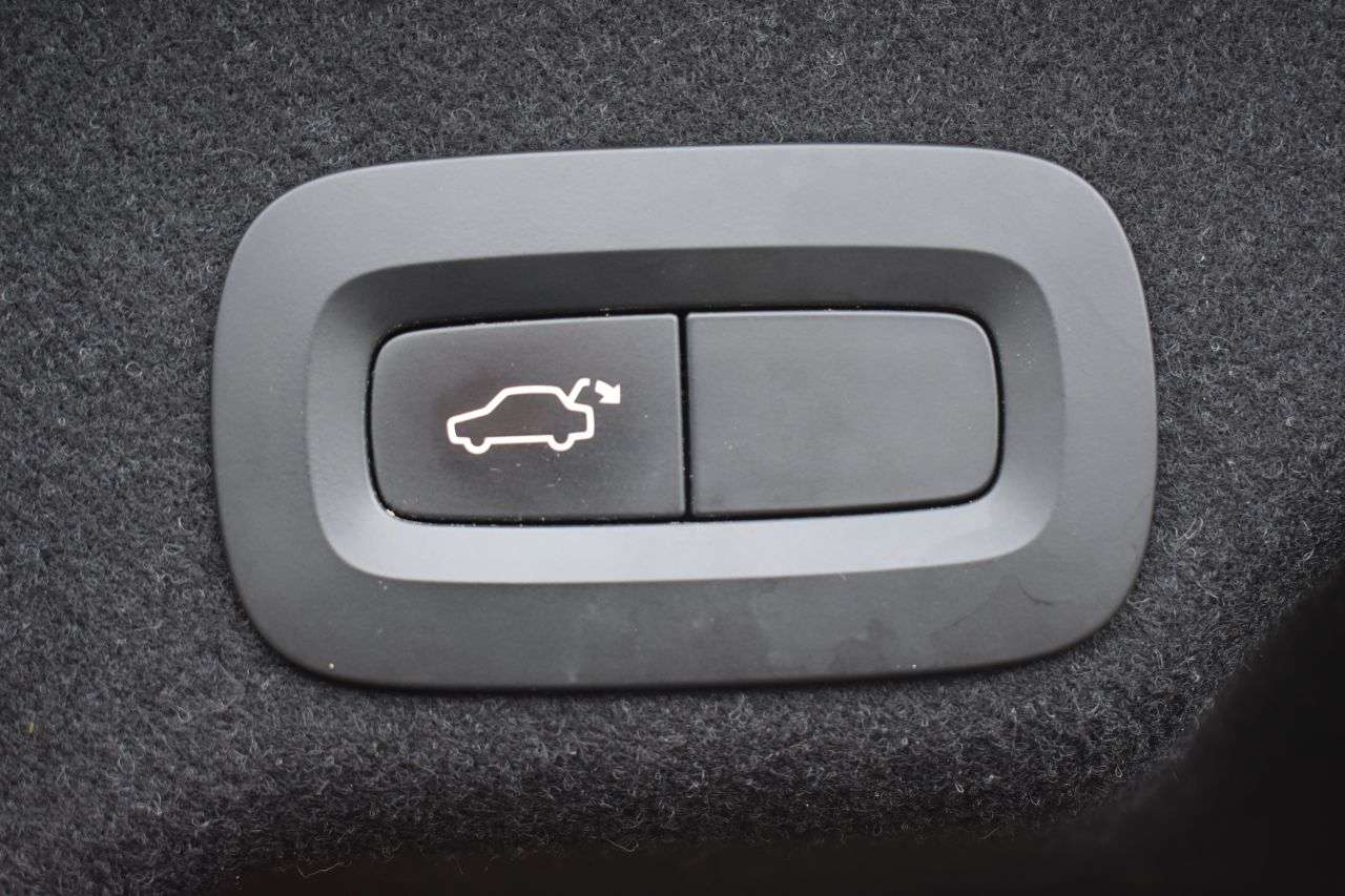 2018 VOLVO S90 2018 VOLVO S90