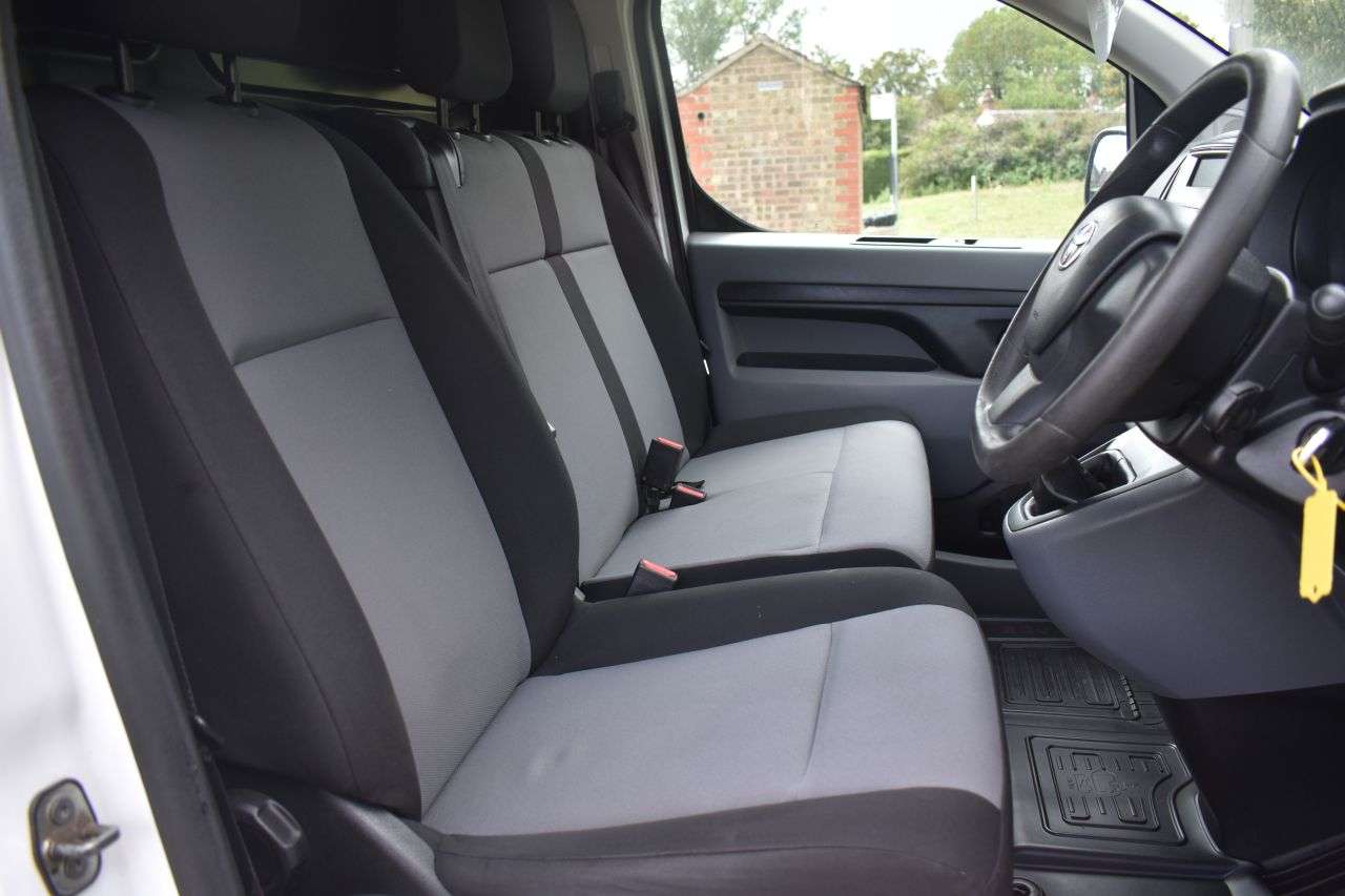 2017 TOYOTA PROACE 2017 TOYOTA PROACE