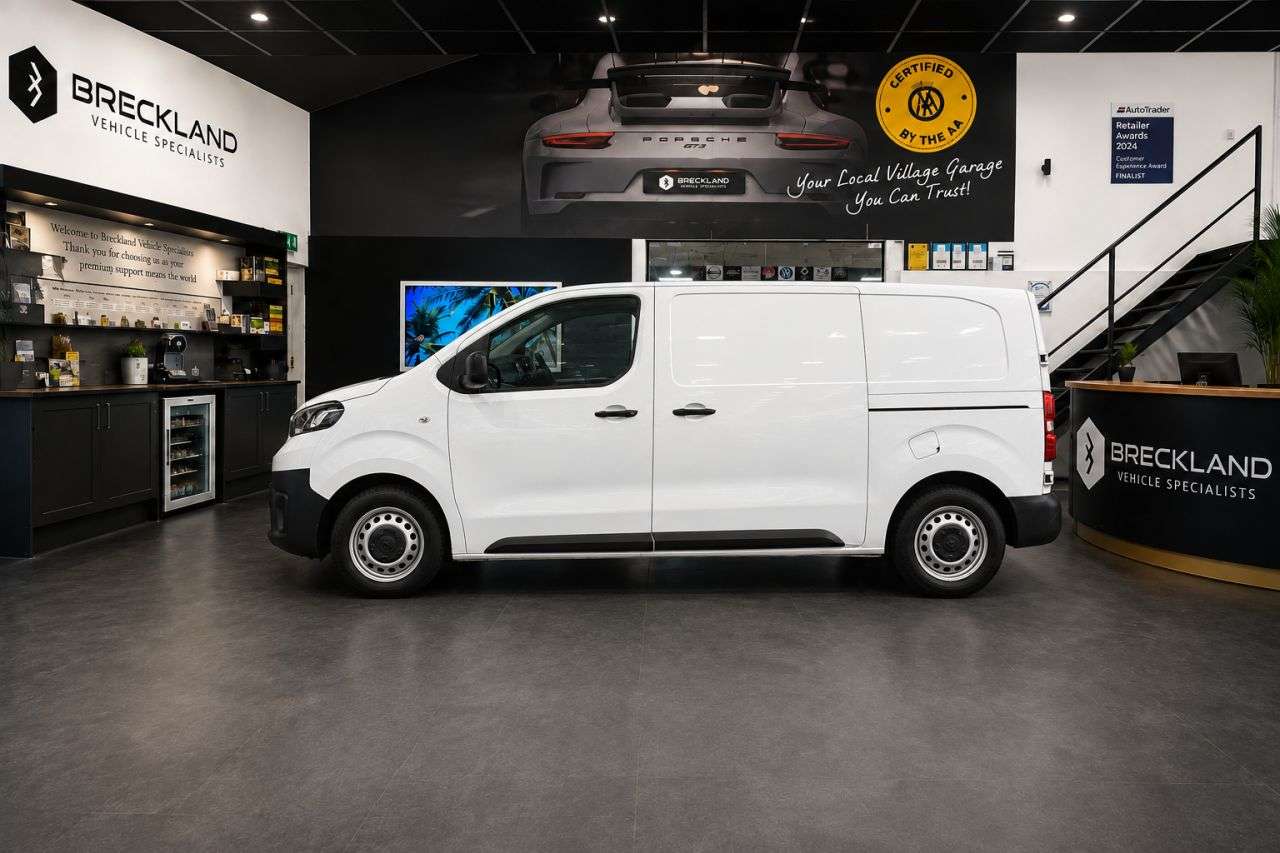 A 2017 TOYOTA PROACE 1.6D Medium Panel Van 6dr Diesel Manual MWB Euro 6 (95 ps) ***128 AA CHECK A 2017 TOYOTA PROACE 1.6D Medium Panel Van 6dr Diesel Manual MWB Euro 6 (95 ps) ***128 AA CHECK