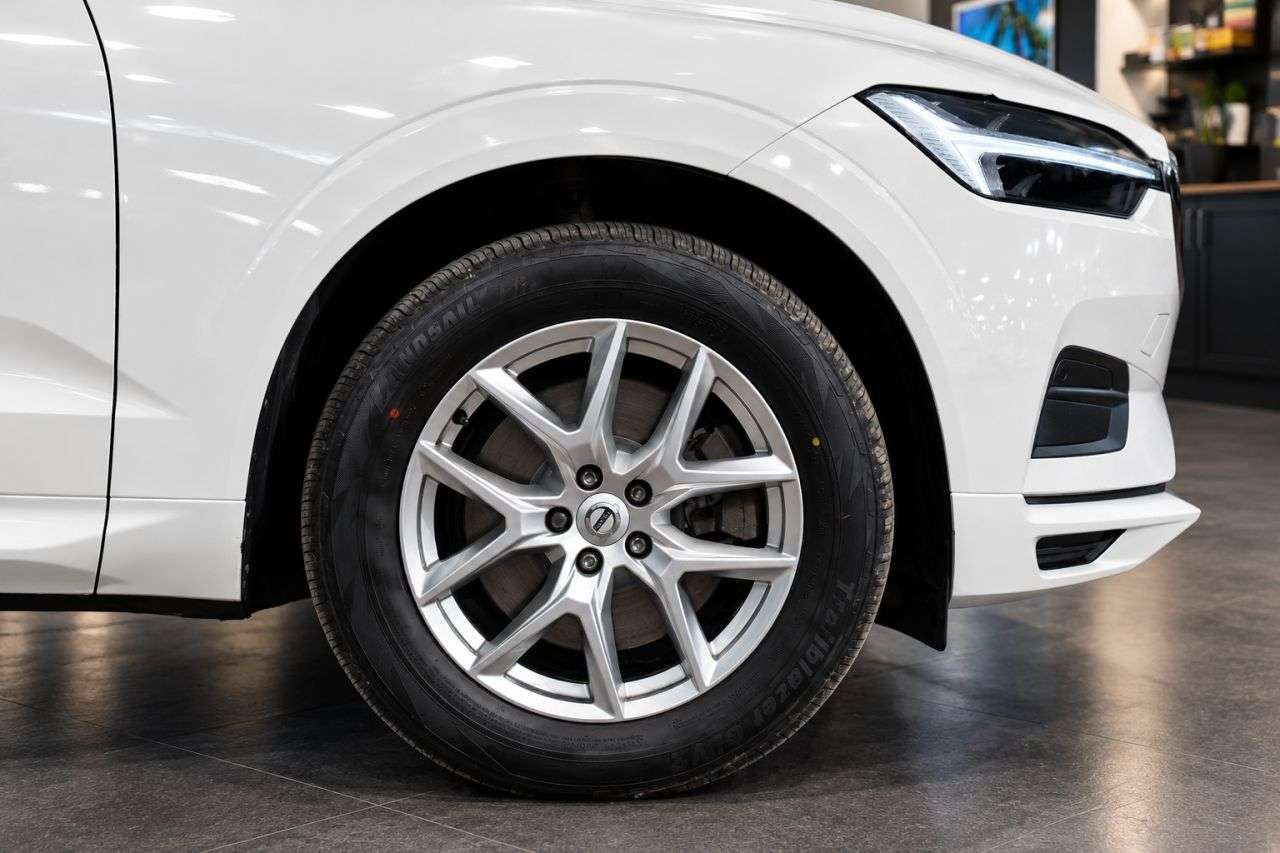 A 2021 VOLVO XC60 2.0 B4 MHEV Momentum SUV 5dr Diesel Hybrid Auto Euro 6 (s/s) (197 ps) ***12 A 2021 VOLVO XC60 2.0 B4 MHEV Momentum SUV 5dr Diesel Hybrid Auto Euro 6 (s/s) (197 ps) ***12