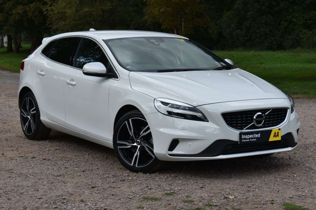 2019 VOLVO V40 2019 VOLVO V40